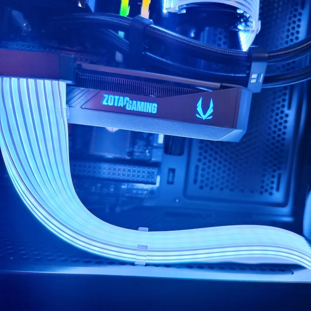 E Ven Pure Rtx 5070 Amd Ryzen 7 7700X 32Go Ddr5 6000Mhz Ssd 1To 4