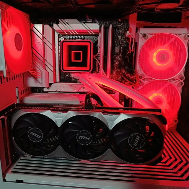 E-Ven Antarès - Rtx 5070 - Intel Core I7-12700Kf - 32Go Ddr5 4800Mhz - Ssd 1To