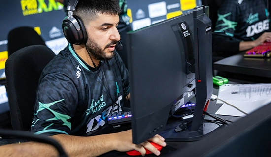 Souris Logitech G Pro Superlight 2 Et Tapis Artisan