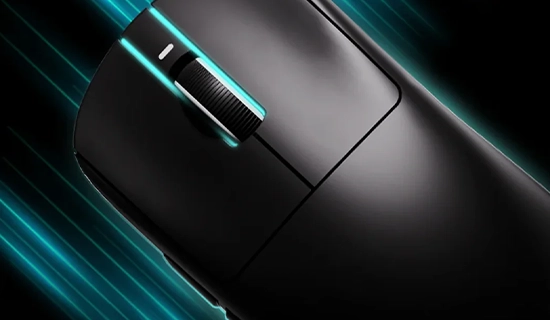 Souris noir sur un fond noir et bleu