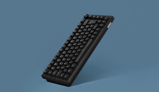 Clavier noir sur fond bleu