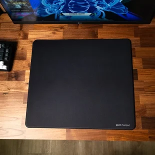 Tapis de souris PEEL3 Neopad sur bureau