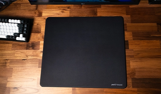 Tapis de souris PEEL3 Neopad sur bureau